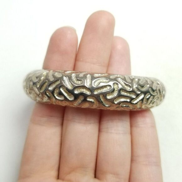 Vintage Silver Tone Textured Hinged Bangle Bracelet, Retro Estate, Stacking - Picture 2 of 7